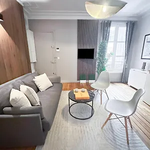 Unique Flat Near Louvre & Palais Royal , Paris France